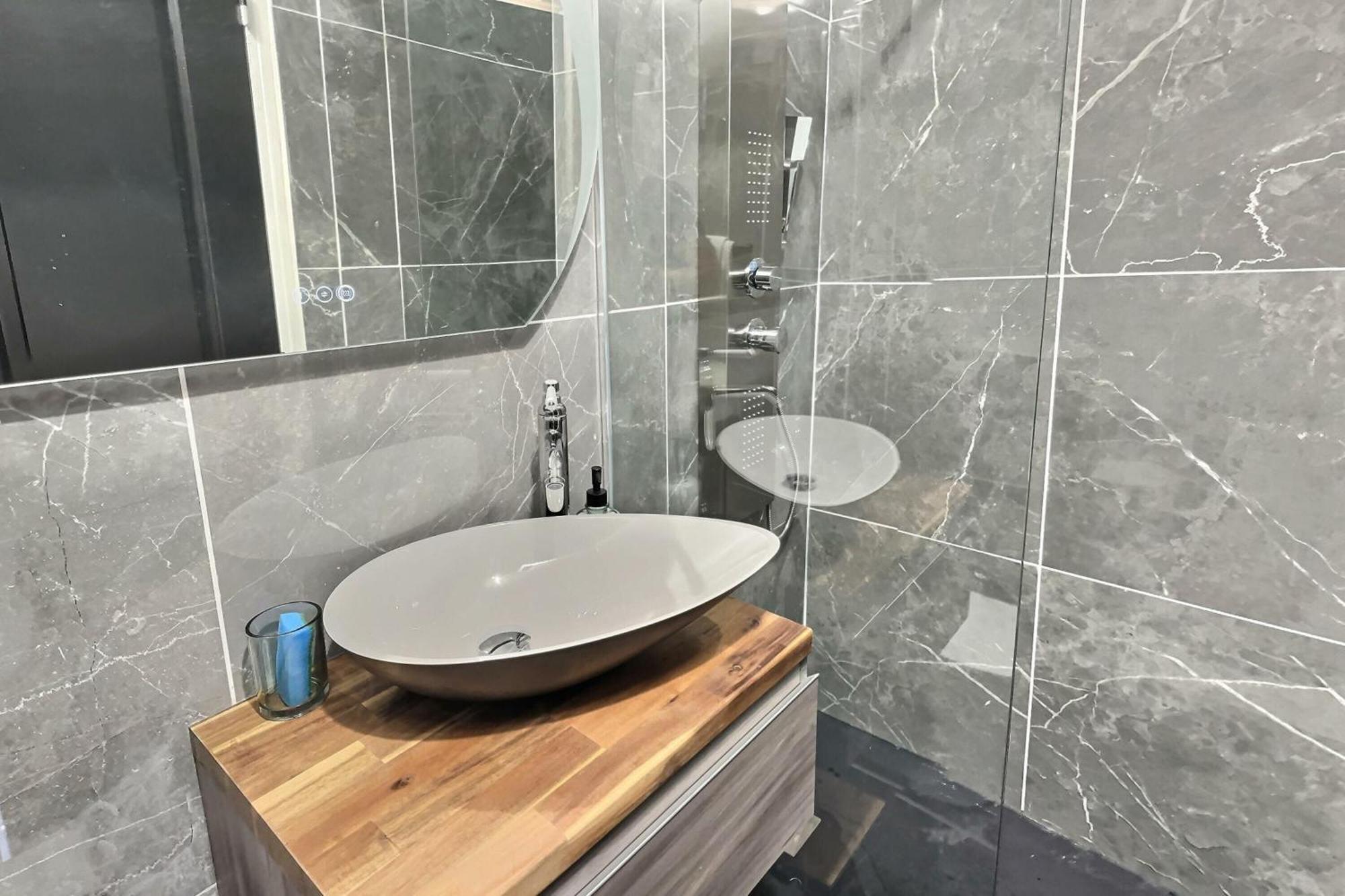 Appartement De Charme Avec Balcon Au Pied Des Commerces เบซิเยร์ ภายนอก รูปภาพ
